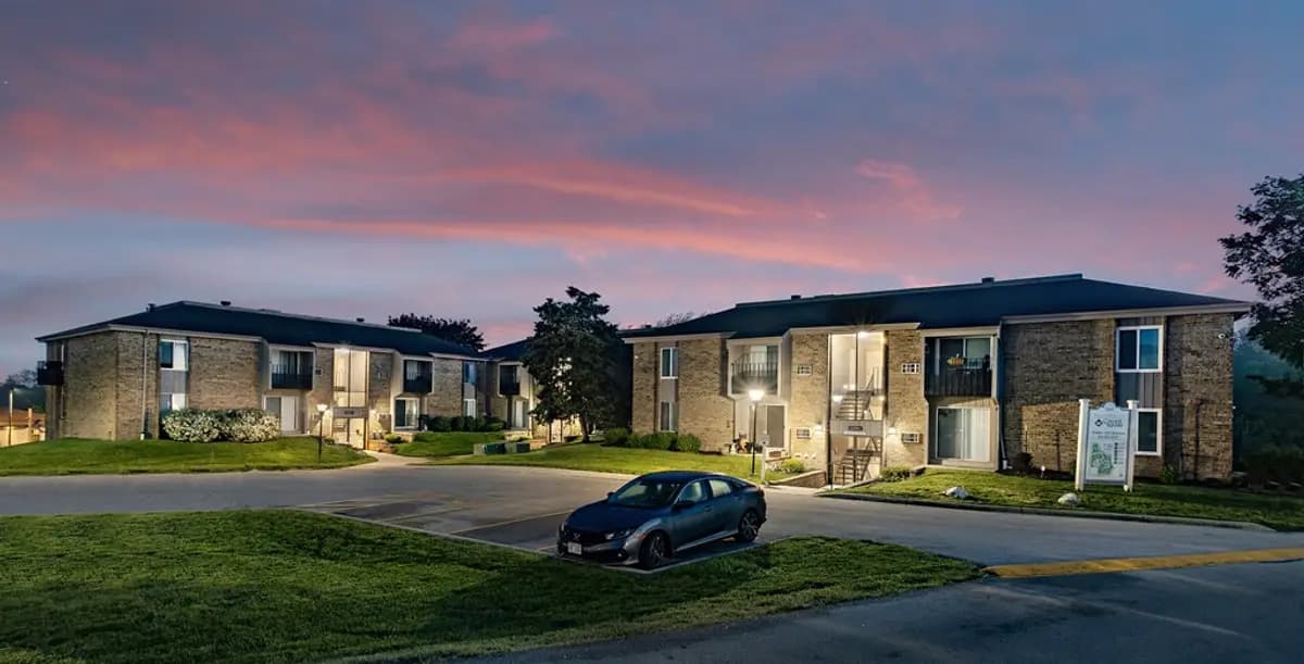  College Square Apartments - Apartment - 1
