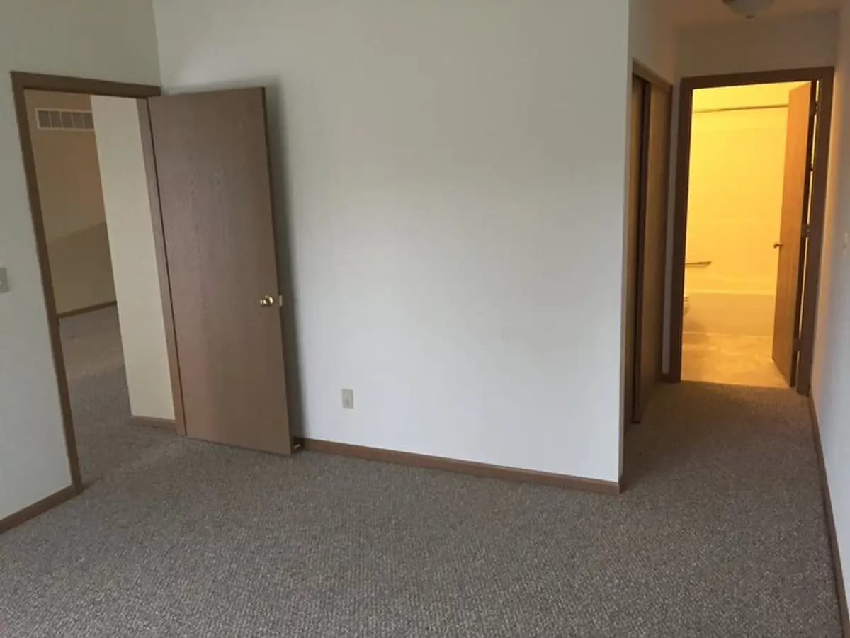 Greendale apartments for rent - image - Master+with+Bath.jpeg