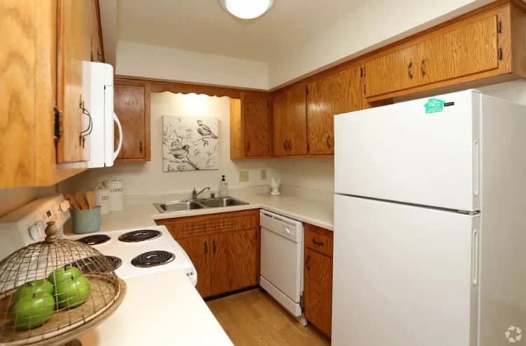 undefined apartments for rent - image - village-in-the-park-greendale-wi-kitchen_orig.jpg